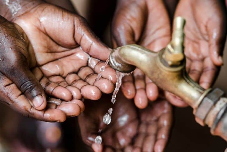 water scarcity children washing hands