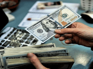 ڈالر کی ایک اور لمبی چھلانگ ،306 روپے تک پہنچ گیا