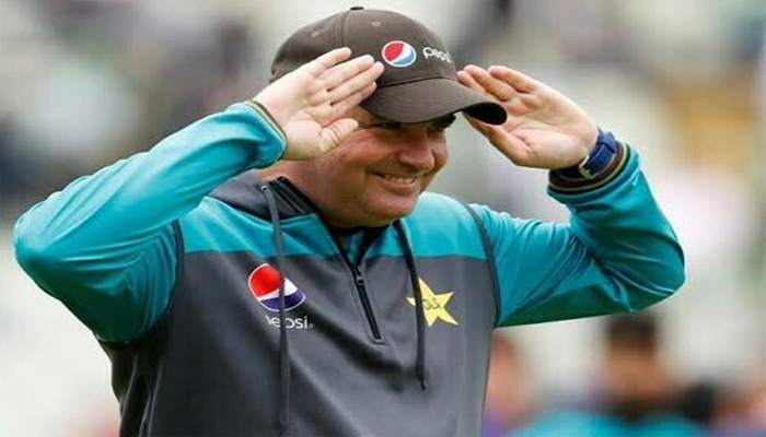 مکی آرتھر نے PCB کی آفر قبول کرلی