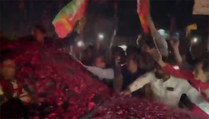 عمران-خان-زمان-پارک-پہنچ-گئے