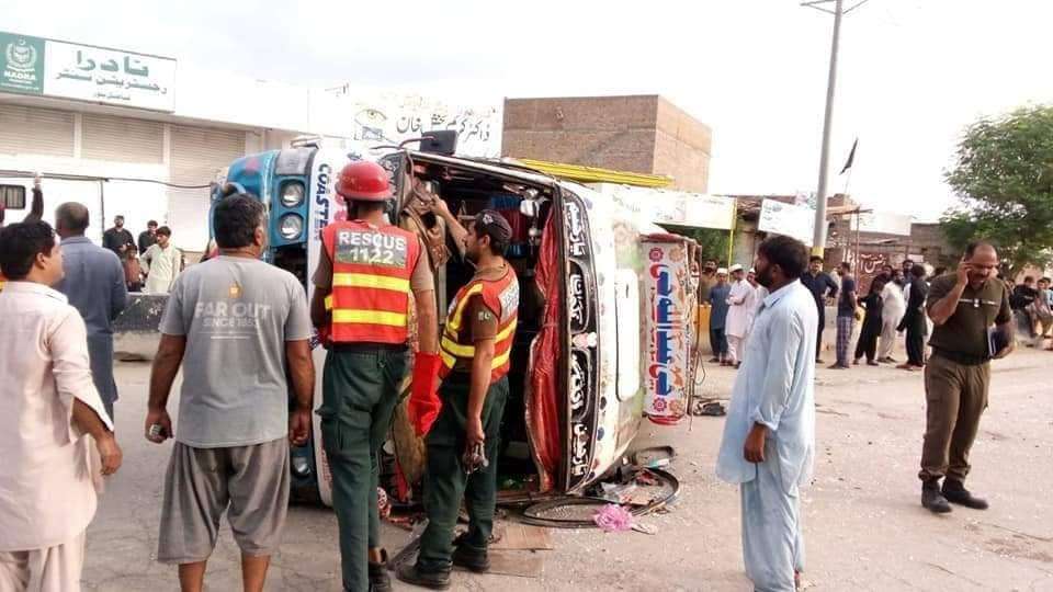 فاضل پور میں خوفناک ٹریفک حادثے میں 5 مسافر جاں بحق ہو گئے۔