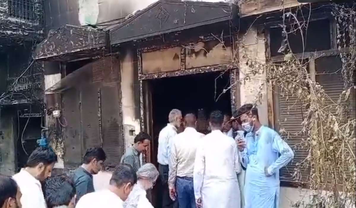 جسٹس قاضی فائز کا جڑانوالہ میں متاثرہ چرچ اور اقلیتی بستی کا دورہ