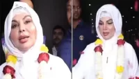راکھی نہیں فاطمہ بولو‘، عمرے کے بعد ائرپورٹ پر اداکارہ کا مکالمہ