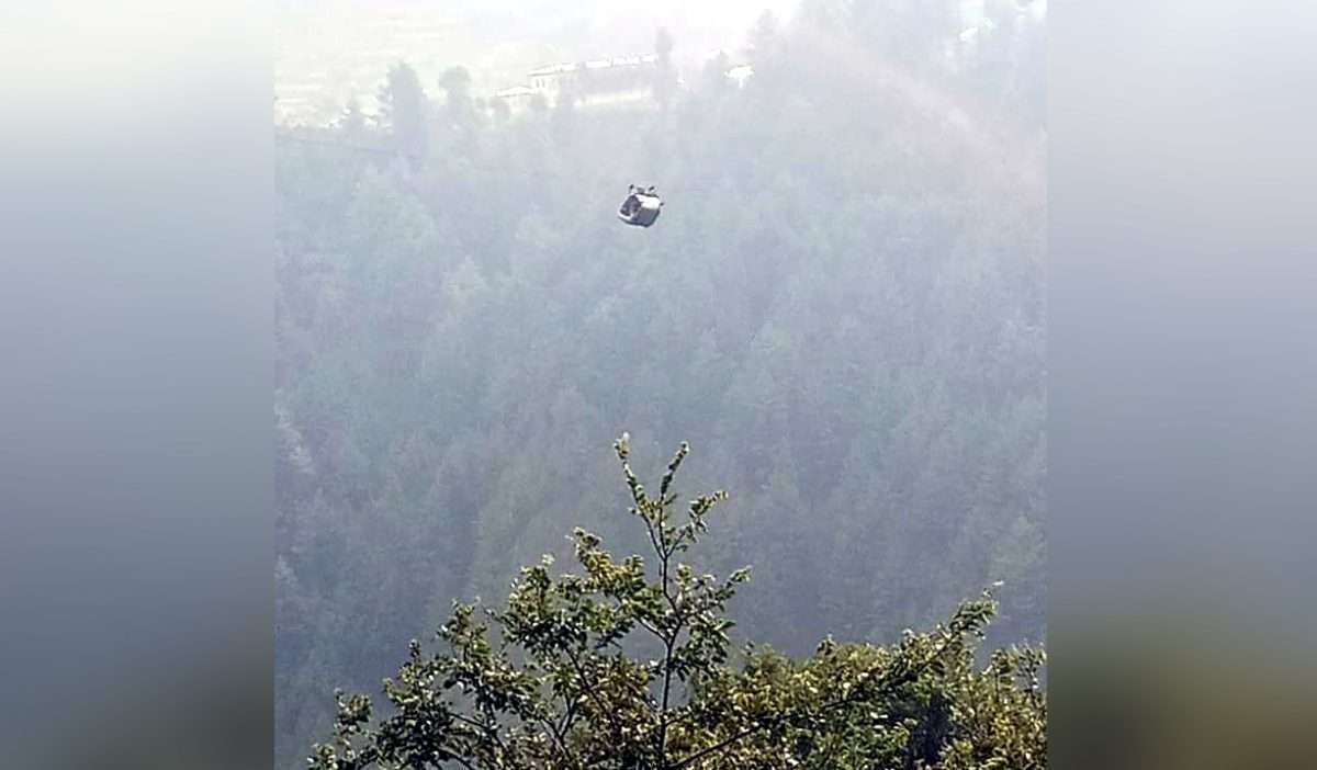 لفٹ میں پھنسے اسکول کے8 بچوں کے لیے ریسکیو اپریشن شروع