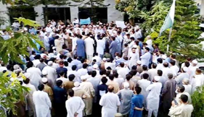 بجلی کے بلوں میں اضافی ٹیکسز کیخلاف ملک بھر میں شدید احتجاج