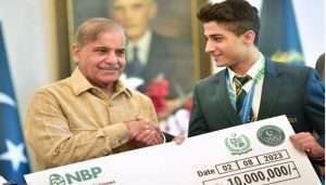 وزیراعظم نے حمزہ خان کو ایک کروڑ روپے کا انعام دے دیا