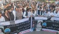 مری کے مغوی خاندان کی بازیابی کے لیے نیشنل پریس کلب کے باہر احتجاج