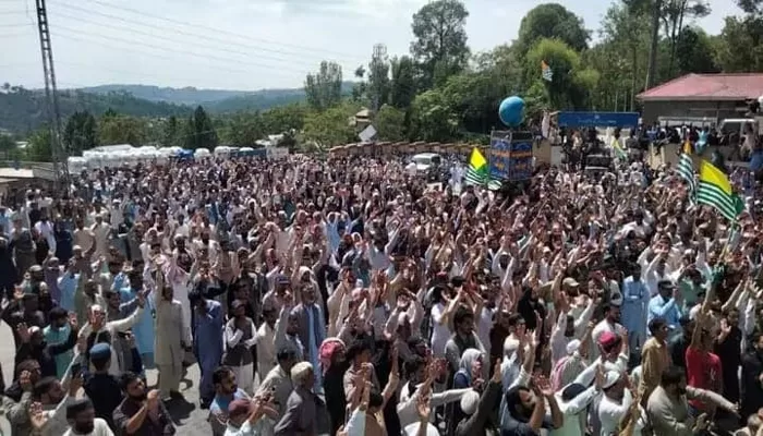 احتجاج رنگ لے آیا۔آزادکشمیر میں بجلی بلوں پراضافی ٹیکس واپس