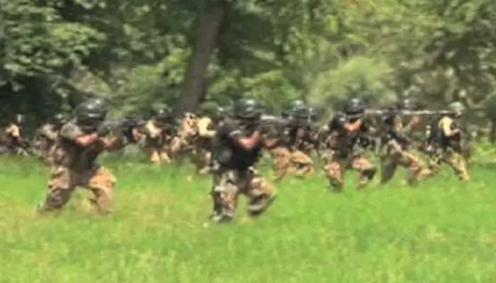 خیبرپختونخوا میں سکیورٹی فورسز کی گاڑی بم سے ٹکرا گئی، 2 سپاہی شہید