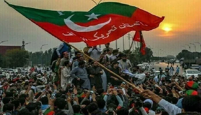 لاہور میں پی ٹی آئی کنونشن پر پولیس کا دھاوا