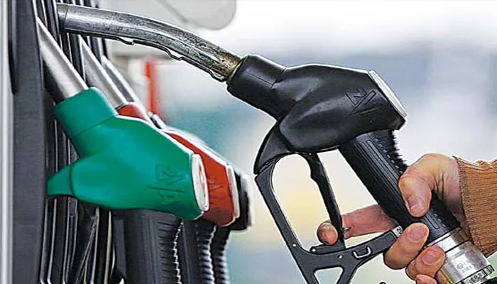 پٹرول کی قیمت میں 40 روپے فی لٹر کمی کردی گئی