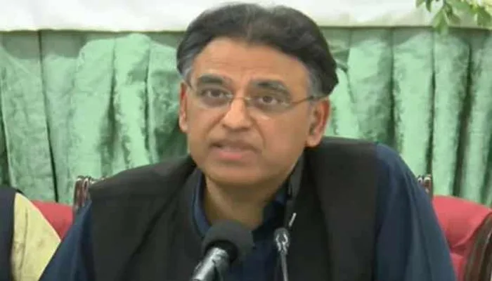 اسد عمر سیاست سے مکمل دستبردار، بنیادی پی ٹی آئی رکنیت سے بھی مستعفی