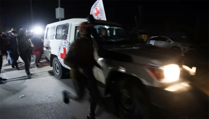 حماس نے اسرائیلی قیدیوں کا تیسرا گروپ ریڈ کراس کے حوالے کردیا