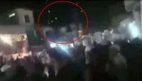 عوام نے وزیراعظم آزاد کشمیر پر بجلی کے بل پھینک دیے