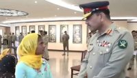 آرمی چیف کی شہید کی بیٹی سے گفتگو، ویڈیو وائرل