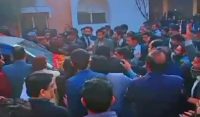 سرگودھا،ریٹرننگ آفیسر کے دفتر میں لیگی اور پی ٹی آئی کارکنان میں تصادم