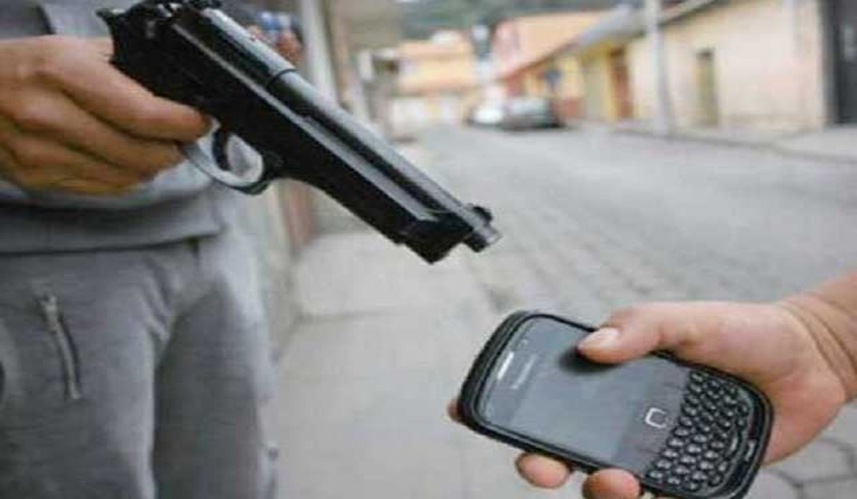 ڈی جی کسٹمز کو بھی مسلح افراد نے موبائل سے محروم کردیا