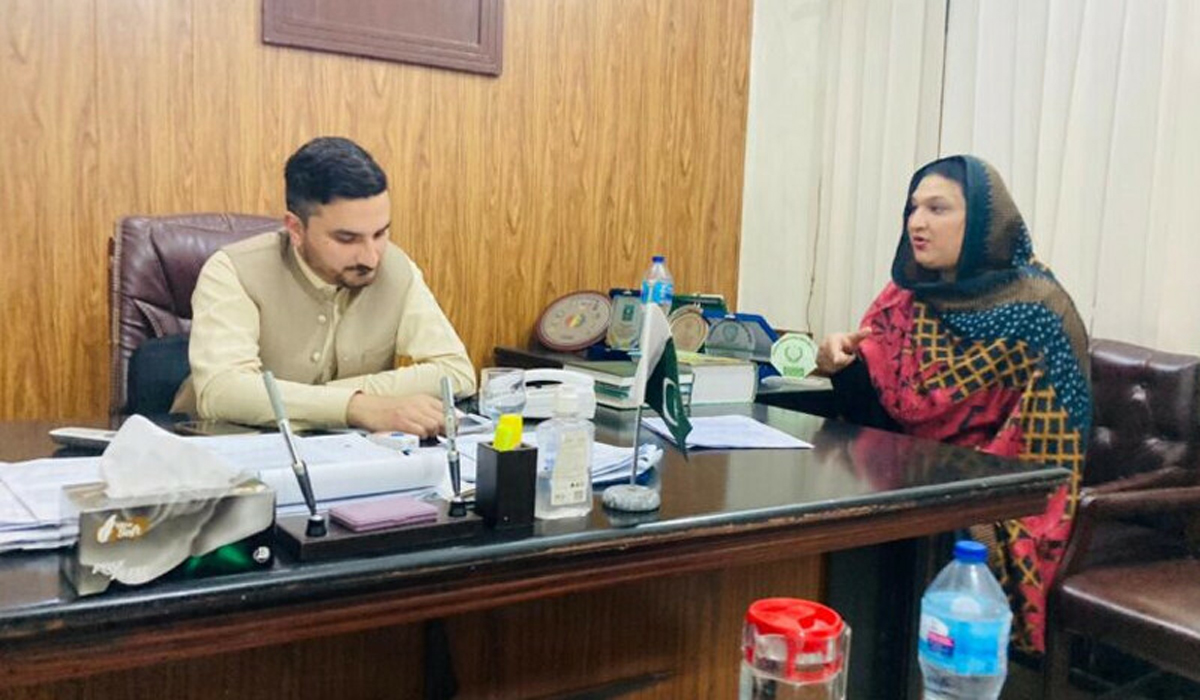 پشاور کے حلقہ پی کے 81 سے خواجہ سرا نے کاغذات نامزدگی جمع کرادیے