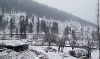 برفباری سے مالم جبہ کی چوٹی نے سر پر برف کی سفید چادر اڑھ لی