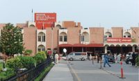 پمز ہسپتال کی لیڈی ڈاکٹر نوجوان کو لے کر فرار