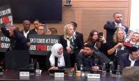 اسرائیلی یرغمالیوں کے لواحقین نے پارلیمنٹ پر دھاوا بول دیا