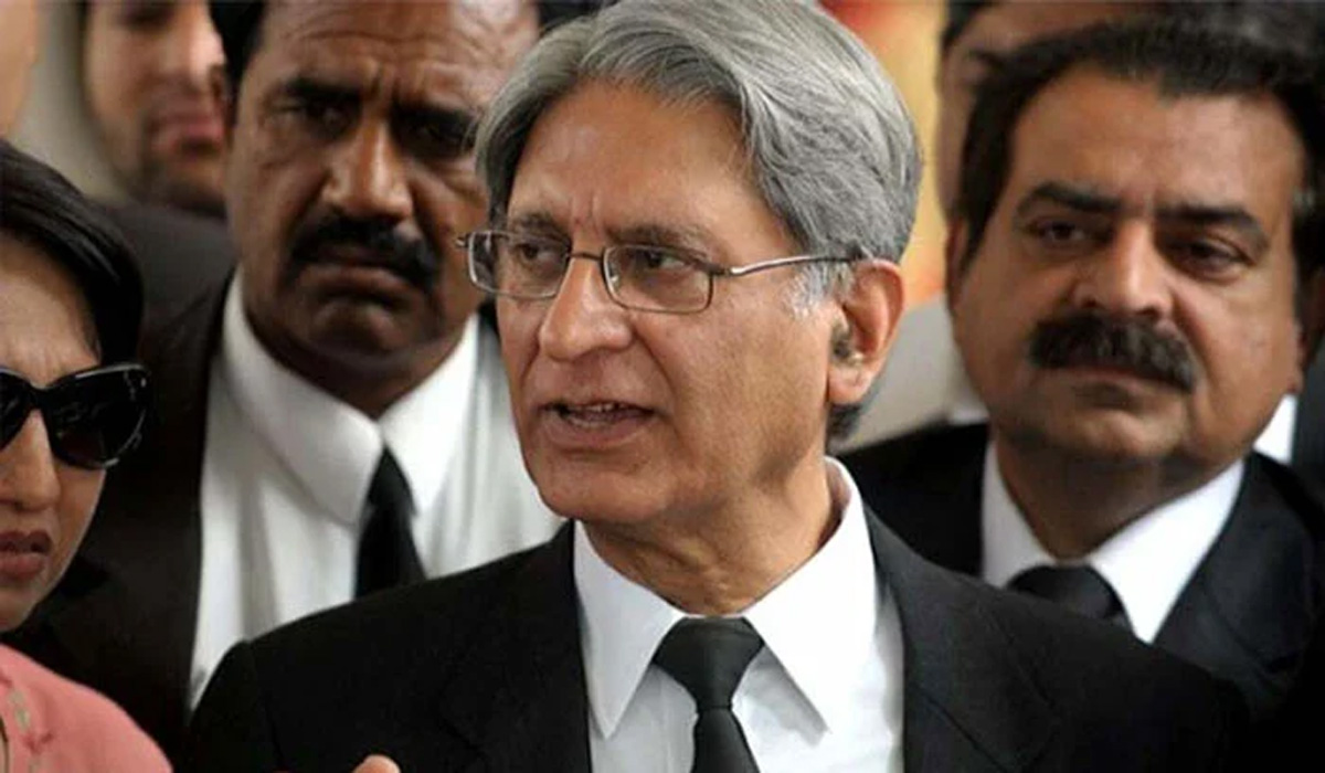 بانی پی ٹی آئی کی سزائیں ہائیکورٹ سے معطل ہونی ہیں، اعتزاز احسن