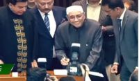 قومی اسمبلی کے افتتاحی اجلاس میں نومنتخب اراکین نے حلف اٹھا لیا