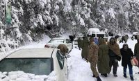 برفباری ،مری میں پھنسے سیاحوں کو نکالنے کیلئے پاک فوج کا ریسکیو آپریشن