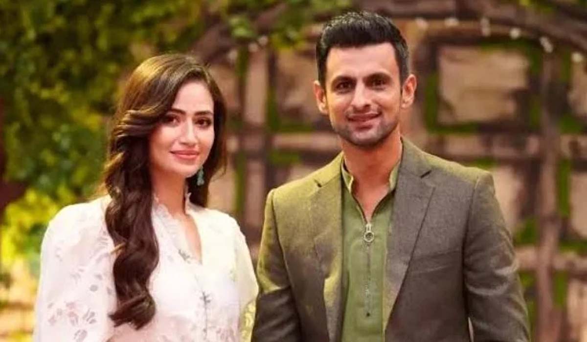 شعیب ملک اپنی اہلیہ ثنا شعیب کے ہمراہ ملتان پہنچ گئے