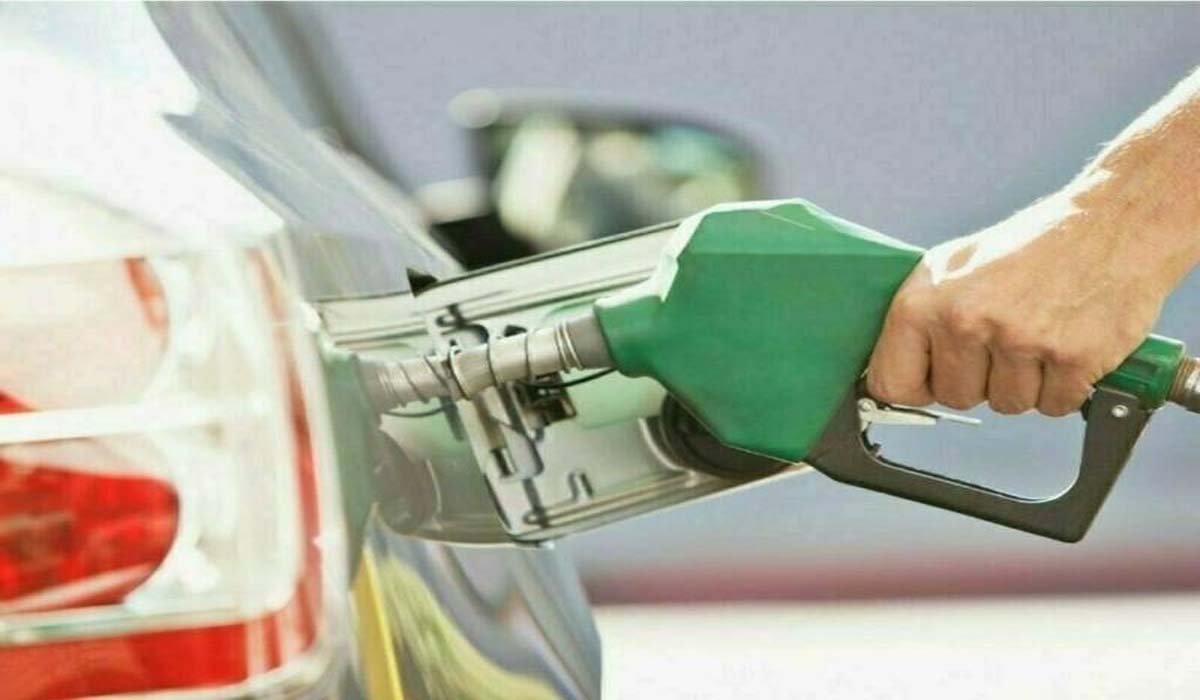 عوام پر بجلی اور گیس کے بعد پٹرول بم بھی گرا دیا گیا