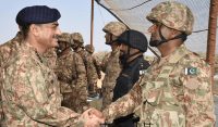 آرمی چیف کا رحیم یار خان کے قریب فیلڈ ایکسر سائز کا دورہ