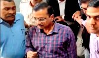 بھارت:نئی دہلی کے گرفتار وزیراعلیٰ کو عدالت میں پیش کردیا گیا