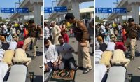 بھارتی پولیس  کا نماز جمعہ کی ادائیگی کے دوران نمازیوں پر تشدد