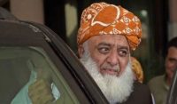  جمعیت علماء اسلام کے سربراہ مولانا فضل الرحمان کراچی پہنچ گئے