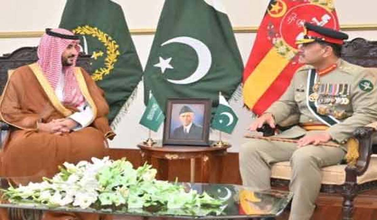 آرمی چیف سے سعودی وزیر دفاع کی ملاقات، دفاعی تعاون بڑھانے پر اتفاق