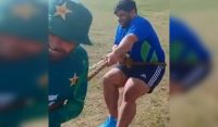 کاکول میں کھلاڑیوں کے درمیان رسہ کشی کا مقابلہ