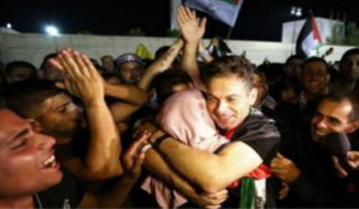 اسرائیل نے زیر حراست 150 فلسطینی قیدی رہا کر دیئے