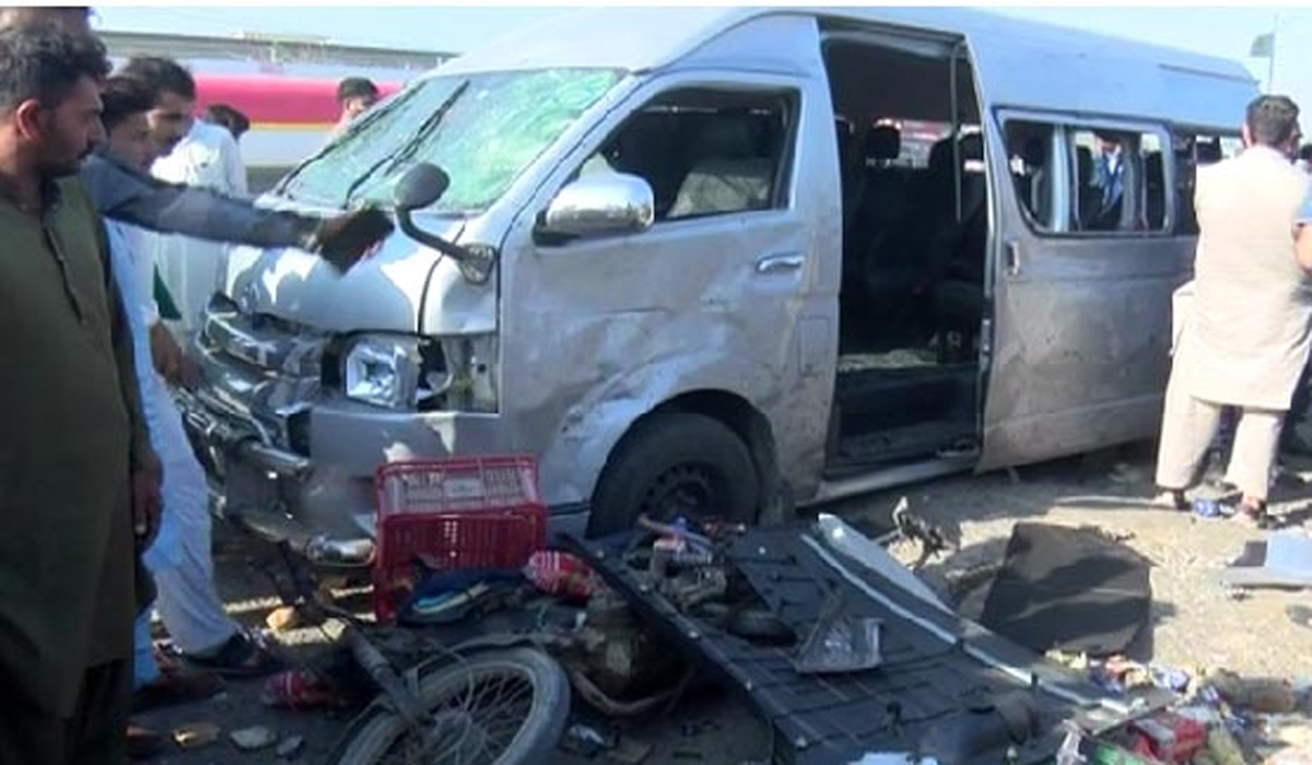 کراچی: غیر ملکی شہریوں کو لے جانیوالی گاڑی پر حملہ، 2 دہشتگرد ہلاک