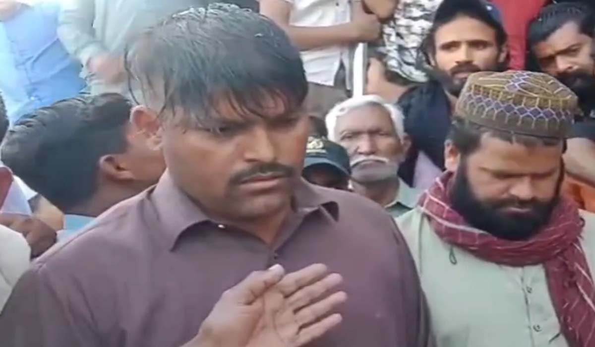 پولیس اہلکار بھائی کے ساتھ بکرا چوری کرتے ہوئے پکڑا گیا