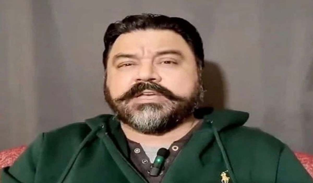 بیرون ملک عادل راجہ کے زیر استعمال پاکستان ایکس سروس مین کے اکاؤنٹس بلاک