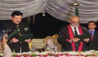 فیصل کریم کنڈی نے گورنر کے پی کا حلف اٹھا لیا