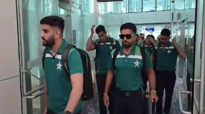 پاکستان کرکٹ ٹیم آئرلینڈ سے انگلینڈ پہنچ گئی