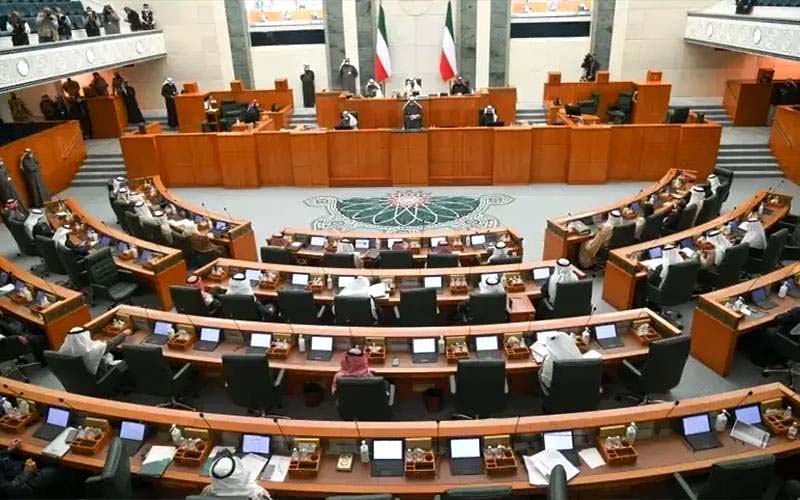 کویت کی قومی اسمبلی تحلیل ، بعض آئینی شقیں بھی معطل