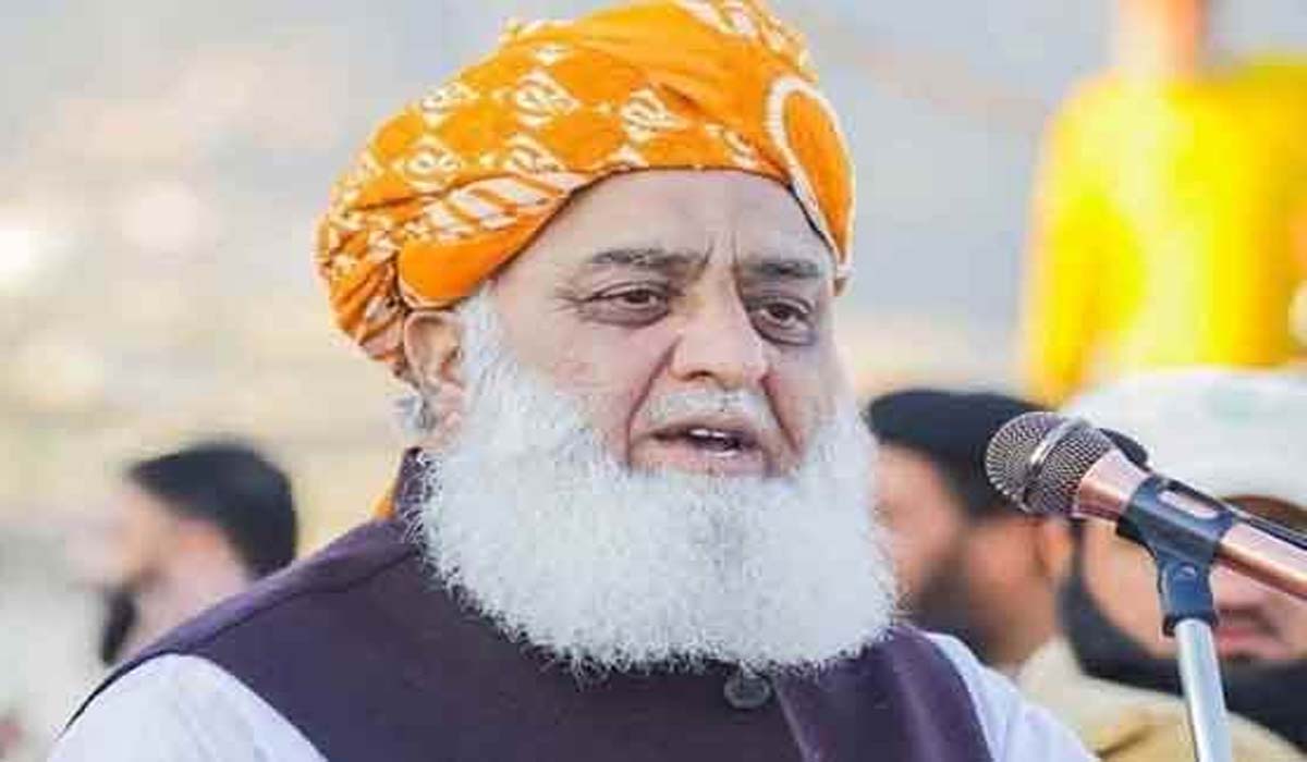 عوام نے اسمبلیاں مسترد کر دیں، فیصلے میدان میں ہونگے،فضل الرحمان