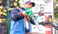 پیٹرول 9 روپے 99 پیسے فی لیٹر مہنگا کردیا گیا