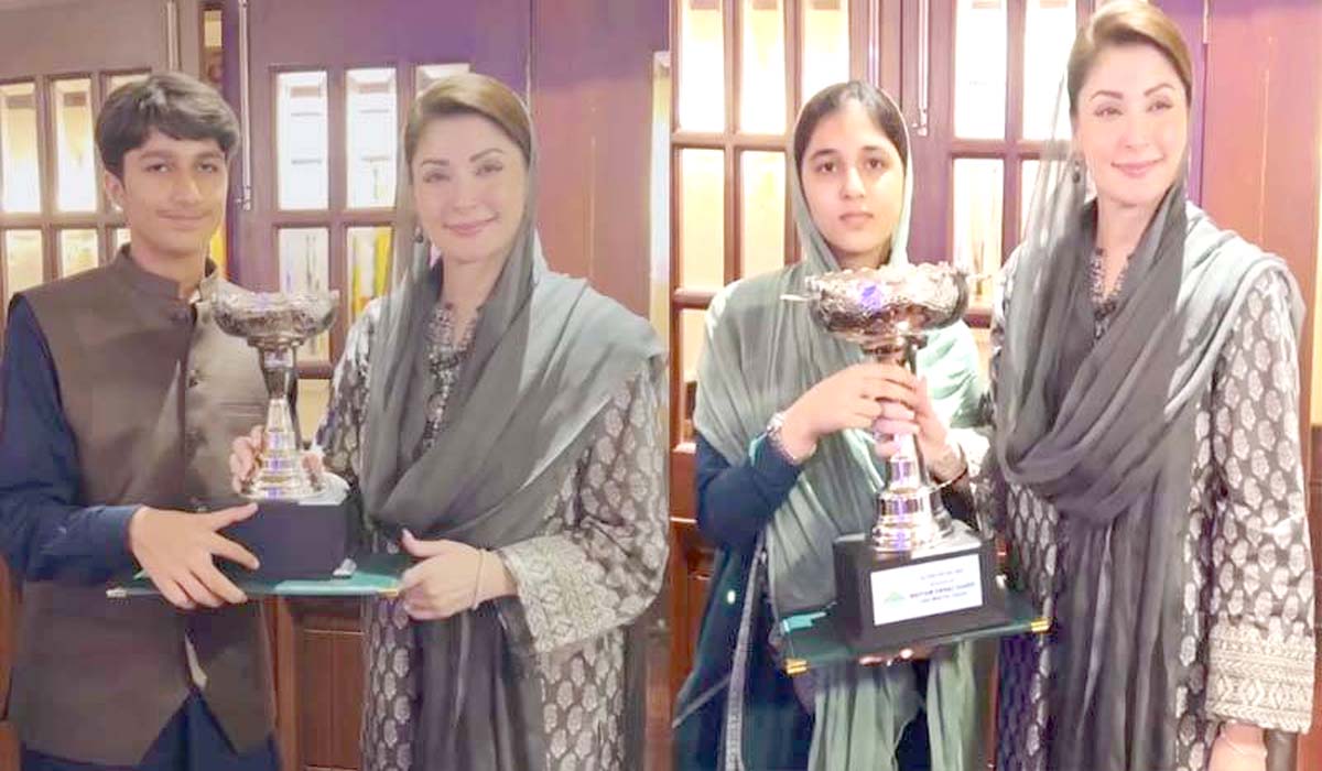 میٹرک امتحانات میں پوزیشن ہولڈرز پر انعامات کی بارش
