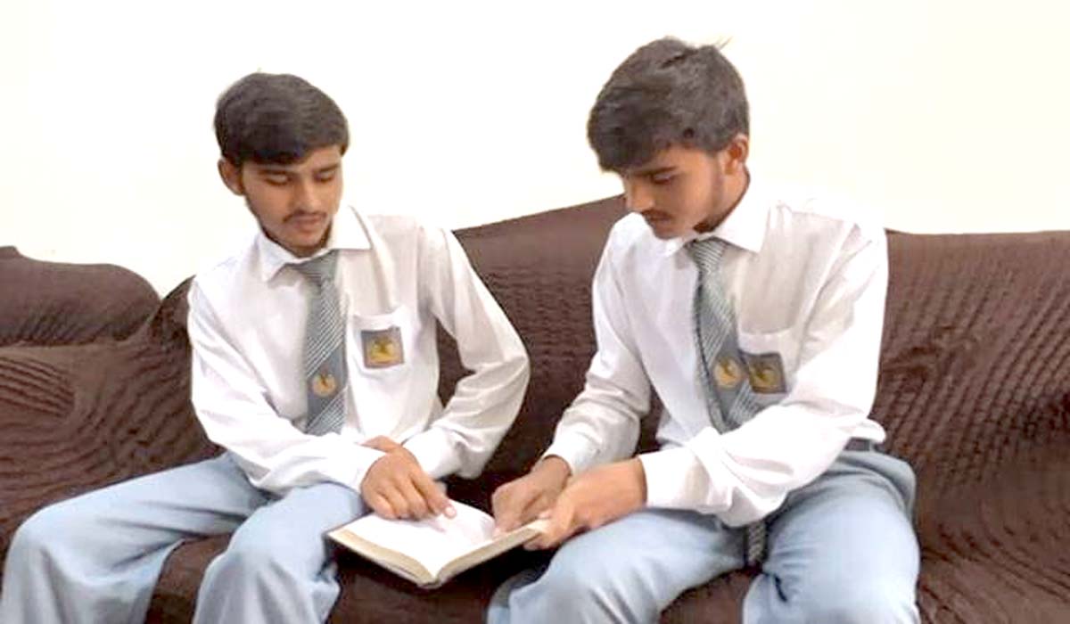 میانوالی:جڑواں بھائیوں کے میٹرک میں نمبر بھی ایک جیسے