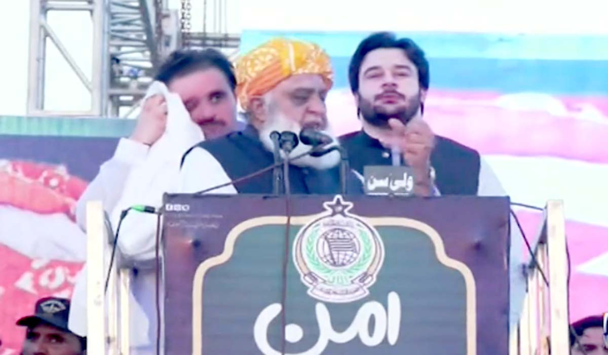 اصلی، نقلی حکمران سن لیں، ملکی وسائل پر حق عوام کا ہے، فضل الرحمان