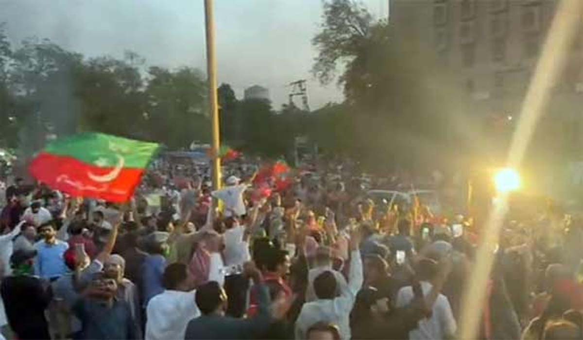اسلام آباد اور پنڈی میں ریلیاں، پی ٹی آئی رہنما عامر مغل اور خواتین سمیت متعدد کارکنان گرفتار