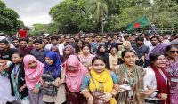 بنگلہ دیش میں طلبہ کا پھر احتجاج، چیف جسٹس، گورنر مرکزی بینک مستعفی